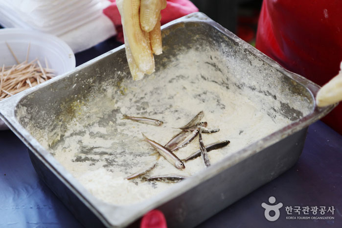 L'éperlan fraîchement pêché peut être frit immédiatement - Gwangjin-gu, Séoul, Corée (https://codecorea.github.io)