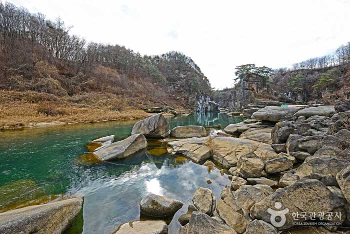 Old stone from the bridge - Cheorwon-gun, Gangwon-do, Korea (https://codecorea.github.io)