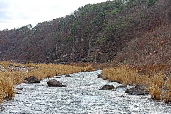 La section reliant Goseokjeong au pont Seungil - Cheorwon-gun, Gangwon-do, Corée (https://codecorea.github.io)