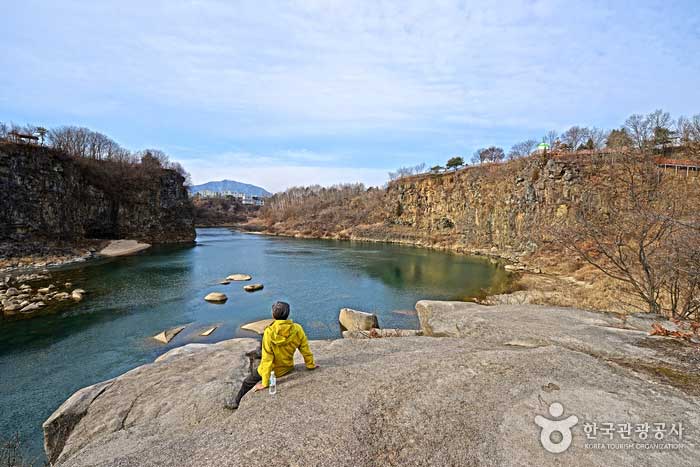 Tiempo feliz, incluso en la orilla del río - Cheorwon-gun, Gangwon-do, Corea