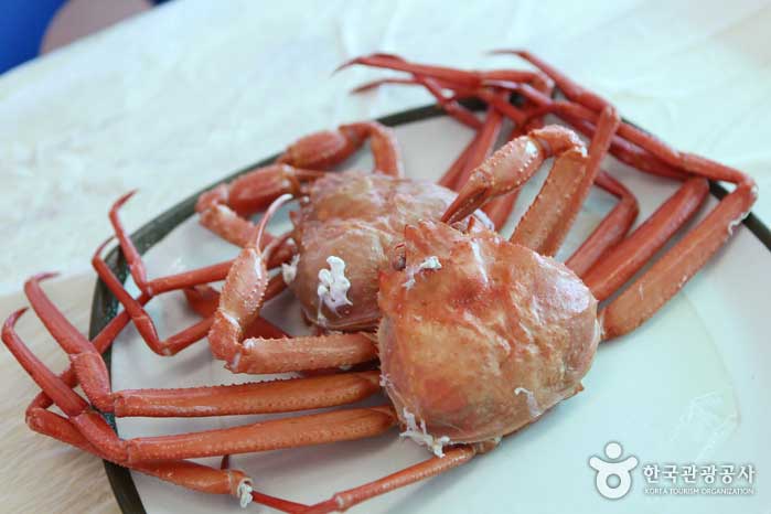 Crabe des neiges cuit à la vapeur - Sokcho, Gangwon, Corée du Sud (https://codecorea.github.io)