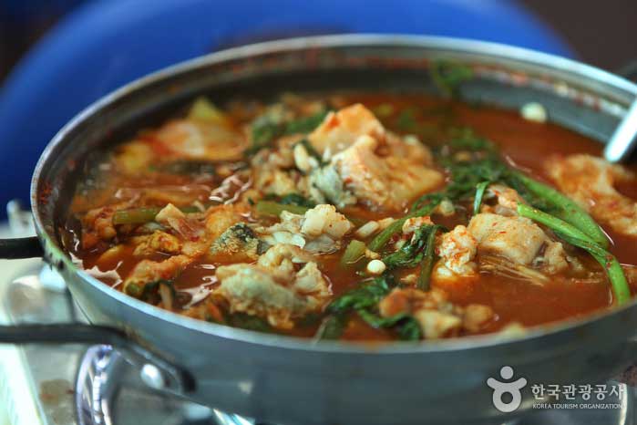 Dongmyeong Fresh Fish Center Maeuntang - Сокчхо, Канвондо, Южная Корея (https://codecorea.github.io)