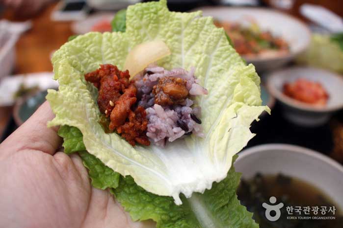 Envolturas abundantes con verduras - Gochang-gun, Jeonbuk, Corea (https://codecorea.github.io)