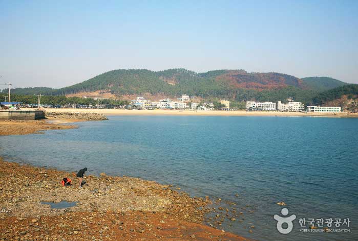 Plage de Yeonpo depuis le quai de Yeonpo - Taean-gun, Corée du Sud (https://codecorea.github.io)