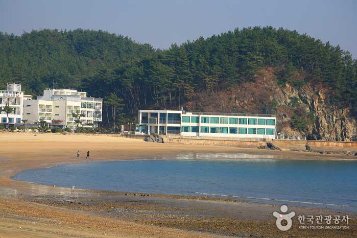 Playa de Yeonpo desde el muelle de Yeonpo - Taean-gun, Corea del Sur (https://codecorea.github.io)