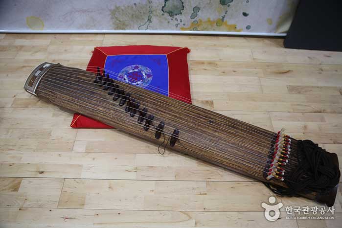 您可以自己演奏七弦琴，gayageum和janggu。 - 韓國忠北永洞郡 (https://codecorea.github.io)