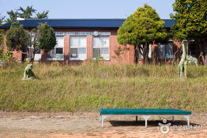 Transformé d'une école fermée en un village du livre - Gochang-gun, Jeonbuk, Corée (https://codecorea.github.io)