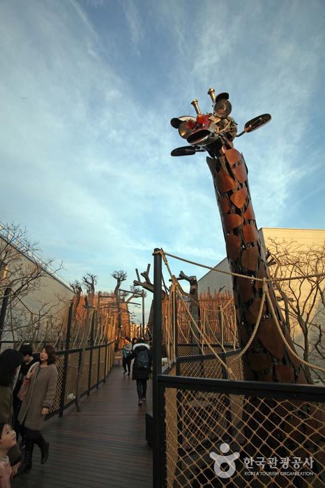 Sculpture de girafe - Dong-gu, Daegu, Corée du Sud (https://codecorea.github.io)