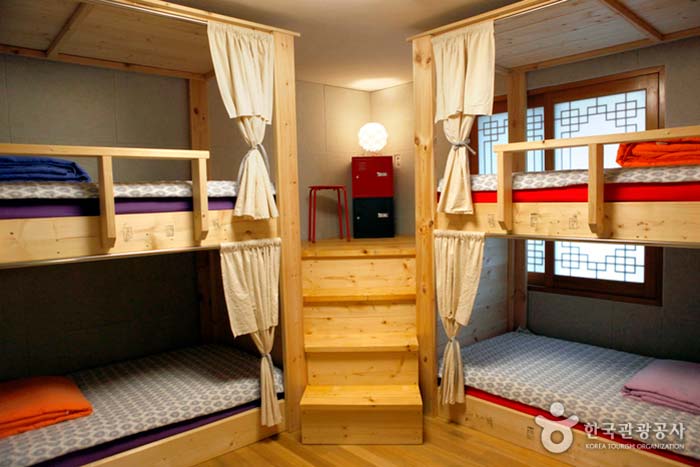 Comfortable dormitory decorated with wood - Tongyeong, Gyeongnam, Korea (https://codecorea.github.io)