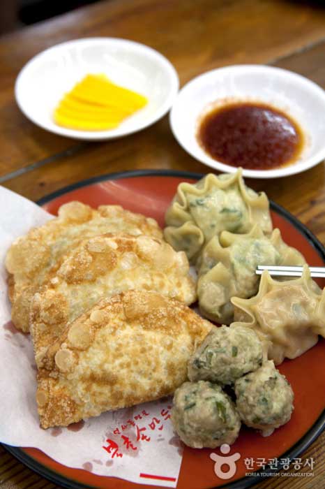 Assorted dumplings of Bukchon hand dumplings - Jongno-gu, Seoul, Korea (https://codecorea.github.io)