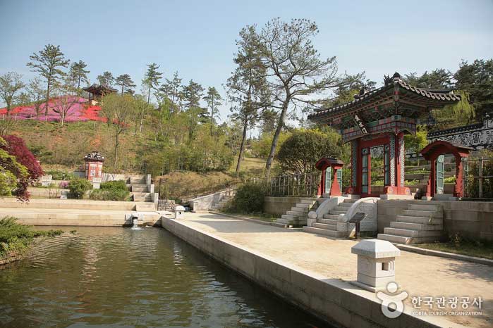 Caldo de Patrocinado por el Palacio Changdeokgung en el Jardín Coreano - Suncheon, Jeonnam, Corea (https://codecorea.github.io)
