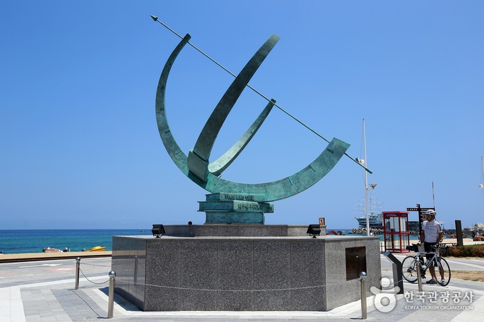 An accurate sundial - Gangneung, South Korea (https://codecorea.github.io)