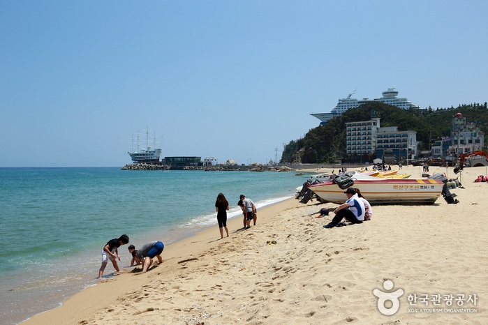 Jeongdongjin пляж с красивыми цветами моря - Каннын, Южная Корея (https://codecorea.github.io)