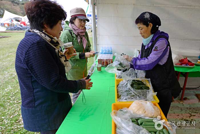 Gerstenhundreiskuchen ist ein Lebensmittel, das Erinnerungen an Menschen mittleren und mittleren Alters weckt. - Gochang-gun, Jeonbuk, Korea (https://codecorea.github.io)