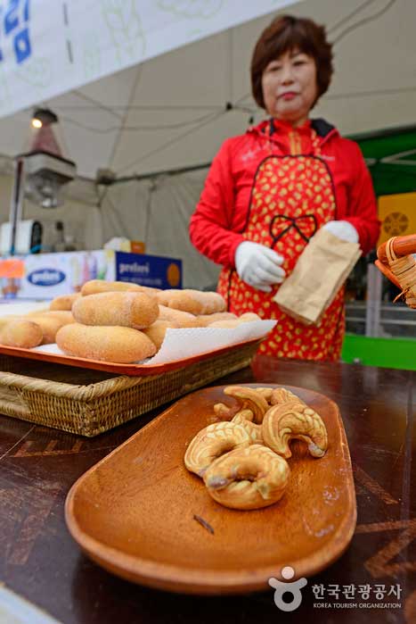 Mit Gerste fermentiertes Brot fesselt den Geschmack von Kindern - Gochang-gun, Jeonbuk, Korea (https://codecorea.github.io)