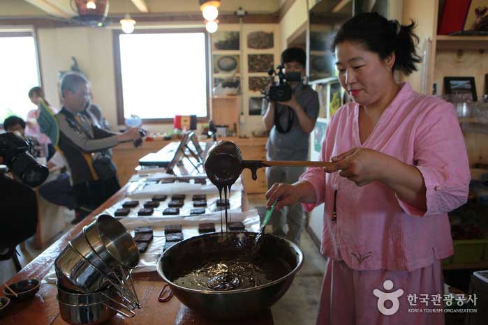 Faire fondre le chocolat pour faire des brownies - Wonju, Gangwon, Corée du Sud (https://codecorea.github.io)