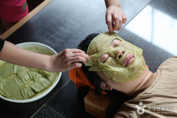 Расслабьтесь и добавьте массажный пакет на лицо - Uijeongbu-si, Кёнгидо, Корея (https://codecorea.github.io)