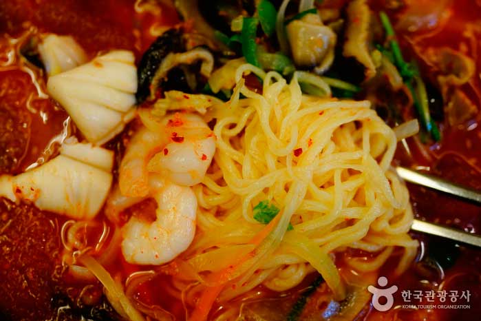 The spicy but refreshing seafood is tangled up. - Anyang, Gyeonggi-do, Korea (https://codecorea.github.io)