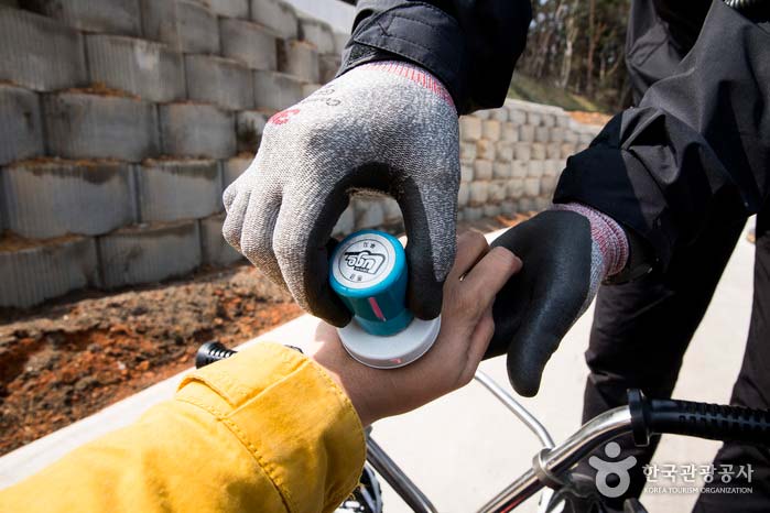 Legen Sie nach dem Training einen Stempel auf Ihren Handrücken - Tongyeong, Gyeongnam, Korea (https://codecorea.github.io)