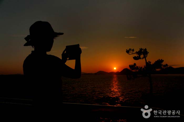 Coucher de soleil depuis le phare - Goheung-gun, Jeonnam, Corée (https://codecorea.github.io)