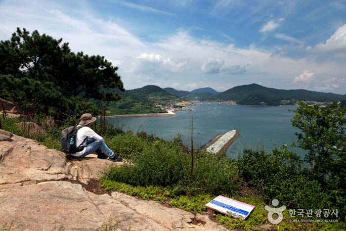 Roca dispersa de las mujeres que los aldeanos de la isla disfrutaron - Goheung-gun, Jeonnam, Corea (https://codecorea.github.io)