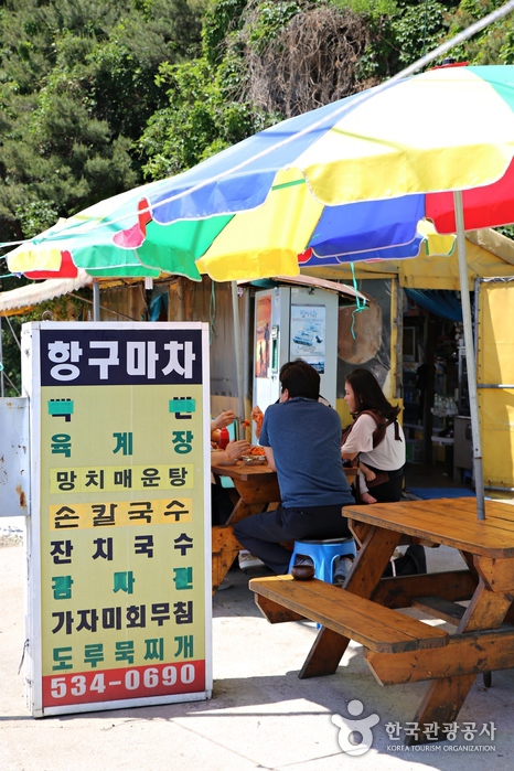 Ein kleines Restaurant in der Nähe des Hafens von Geumjin Port - Gangneung, Südkorea (https://codecorea.github.io)
