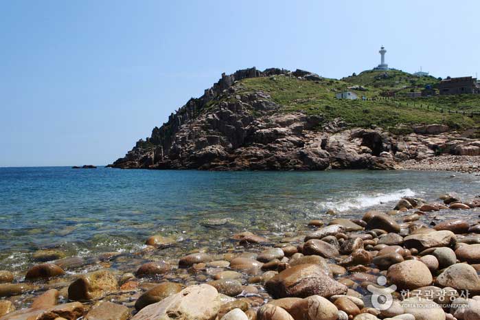 Остров Маяк из Монгдолгил - Тонгён, Кённам, Корея (https://codecorea.github.io)