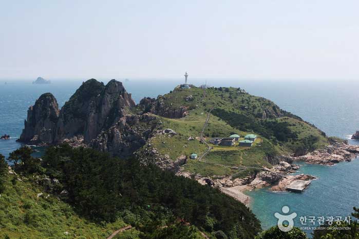 Таинственный остров, который открывает обширный и монгдоль-гиль, целебный поход, остров Tongyeong, продающий воду и маяк - Тонгён, Кённам, Корея