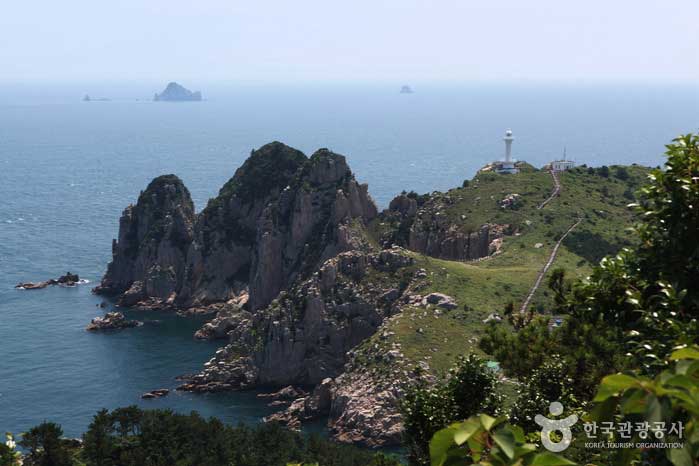 L'île du phare vue depuis la vue de dessus de Mangtaebong - Tongyeong, Gyeongnam, Corée (https://codecorea.github.io)