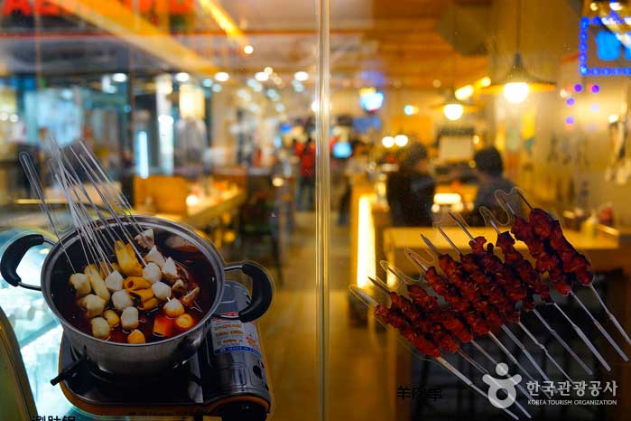 «Daesikdae» et «Eonseonbang» qui vend divers aliments chinois. - Yeongdeungpo-gu, Séoul, Corée (https://codecorea.github.io)