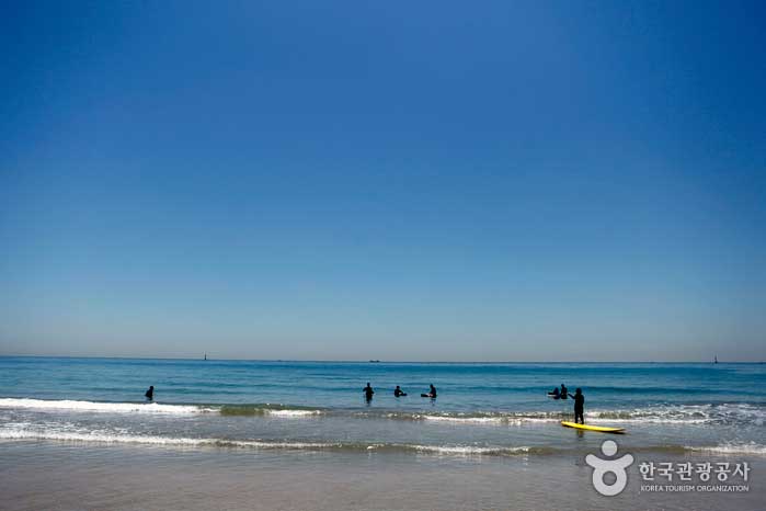 Songjeong Beach, beliebt als Surfspot sowie als Strand - Haeundae-gu, Busan, Südkorea (https://codecorea.github.io)