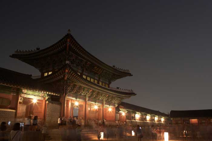 Geunjeongmun, la porte principale de Geunjeongjeon au palais de Gyeongbokgung - Jongno-gu, Séoul, Corée (https://codecorea.github.io)