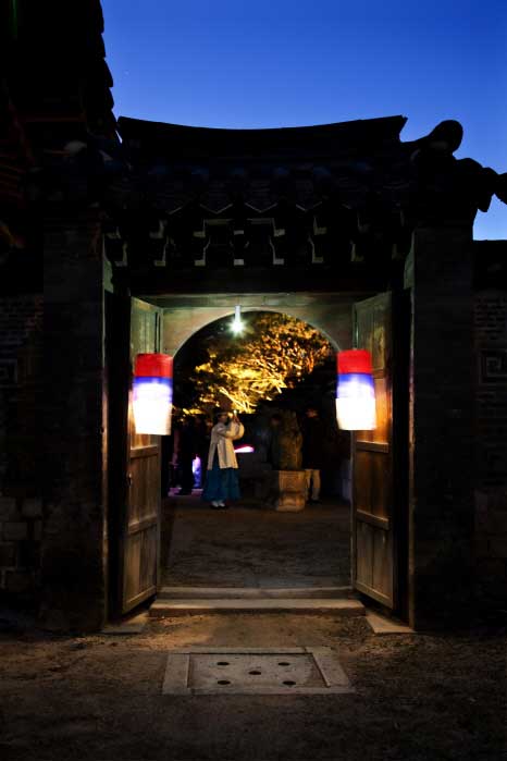 Vista nocturna de la exposición de reconocimiento del Palacio Changdeokgung <Foto cortesía, foto de empatía> - Jongno-gu, Seúl, Corea (https://codecorea.github.io)