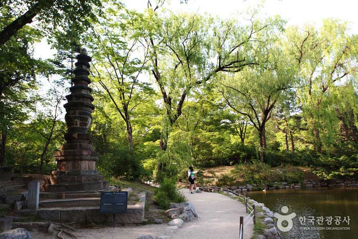 Chinesischer achteckiger siebenstöckiger Steinturm, der sich vom bestehenden Steinturm unterscheidet (Schatz Nr. 1119) - Jongno-gu, Seoul, Korea (https://codecorea.github.io)