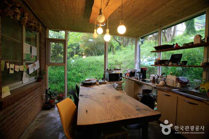 Greenhouse guest house kitchen - Nam-gu, Gwangju, Korea (https://codecorea.github.io)