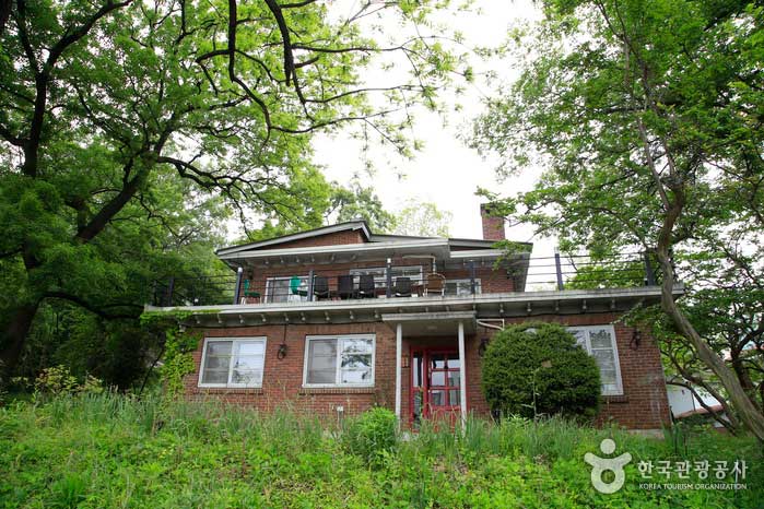 Гостевой дом на холме из дубового дерева в резиденции миссионера - Нам-гу, Кванджу, Корея (https://codecorea.github.io)