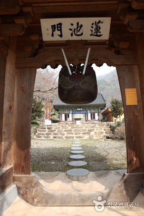 您可以在Yeonjimun前面看到天堂，那裡有一張大木桌砸在腦袋上。 - 韓國全羅南市寶城郡 (https://codecorea.github.io)