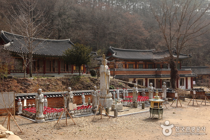 Dongja雕像和Taean Jizo菩薩雕像可安慰漂浮的年輕靈魂 - 韓國全羅南市寶城郡 (https://codecorea.github.io)