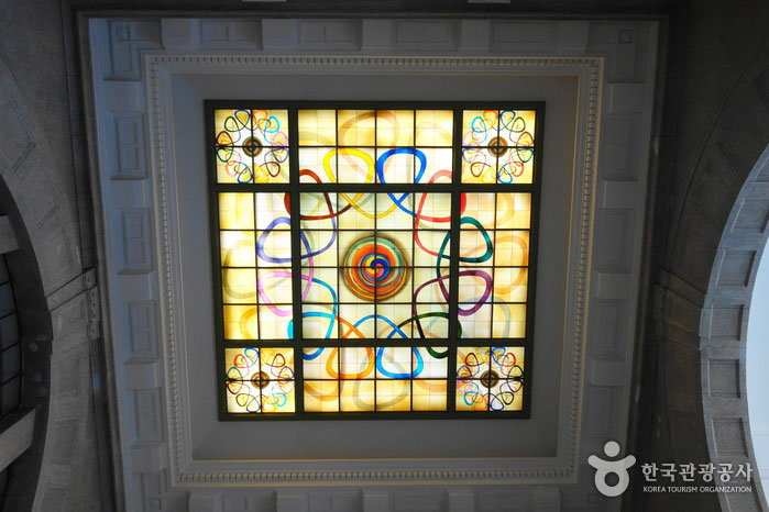 Stained glass on the ceiling of the main hall - Jung-gu, Seoul, Korea (https://codecorea.github.io)