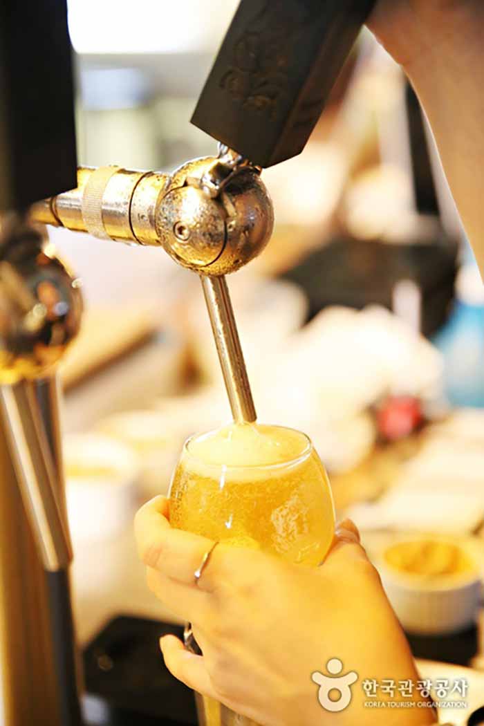 La bière coréenne est produite dans l'espace brasserie Takju - Gangneung-si, Gangwon-do, Corée (https://codecorea.github.io)