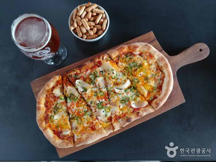La pizza Hongje con kimchi es popular - Gangneung-si, Gangwon-do, Corea (https://codecorea.github.io)
