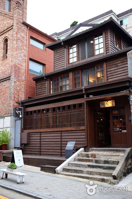 Café spot, designated as a modern cultural heritage - Jung-gu, Incheon, Korea (https://codecorea.github.io)