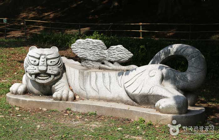 Statue de tigre - Damyang-gun, Jeollanam-do, Corée (https://codecorea.github.io)