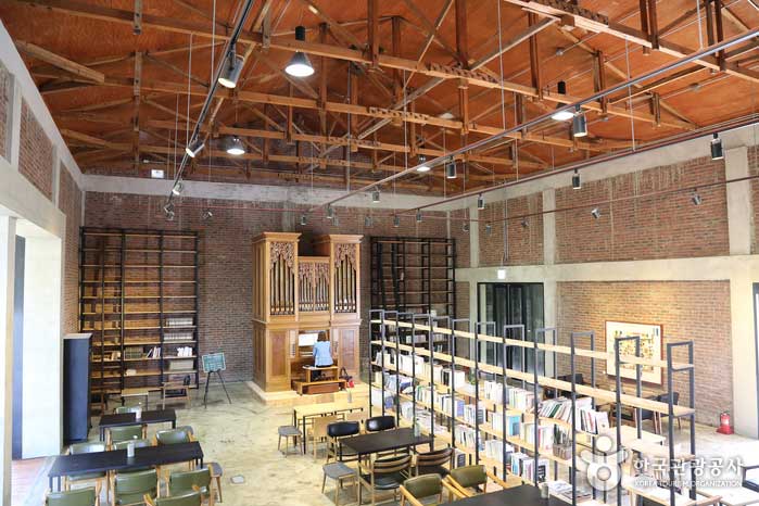 Ein literarisches Café, in dem Sie Orgelaufführungen von Bambuspfeifen hören können - Damyang-Pistole, Jeollanam-do, Korea (https://codecorea.github.io)