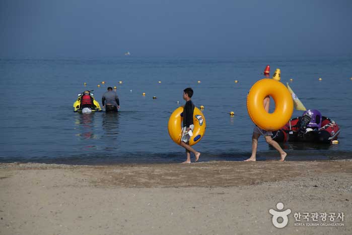 Пляж Wolpo, где вы можете заняться различными видами морского спорта - Пхохан, Кёнбук, Корея (https://codecorea.github.io)