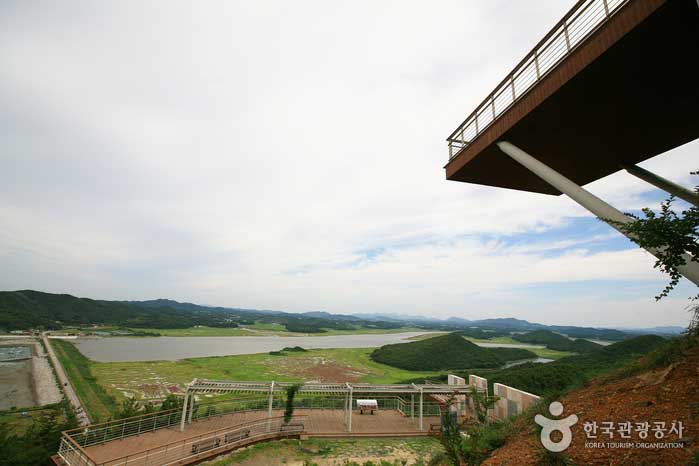 Un magnifique observatoire au 2ème étage de l'observatoire côtier de natation de Chungcheong - Boryeong, Chungnam, Corée (https://codecorea.github.io)