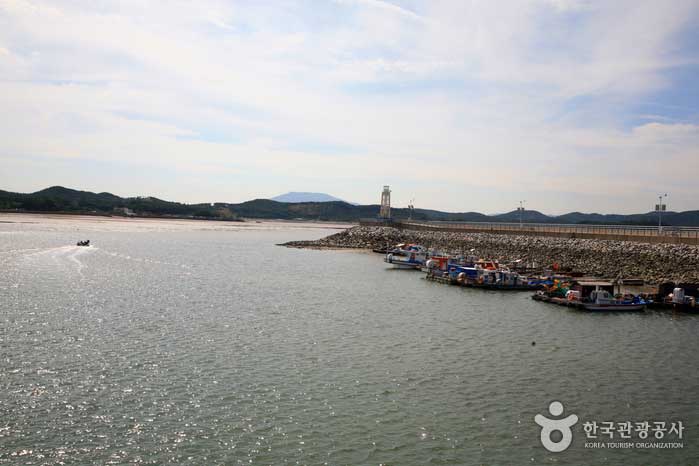 Wellenbrecher im Hafen von Namdang - Boryeong, Chungnam, Korea (https://codecorea.github.io)