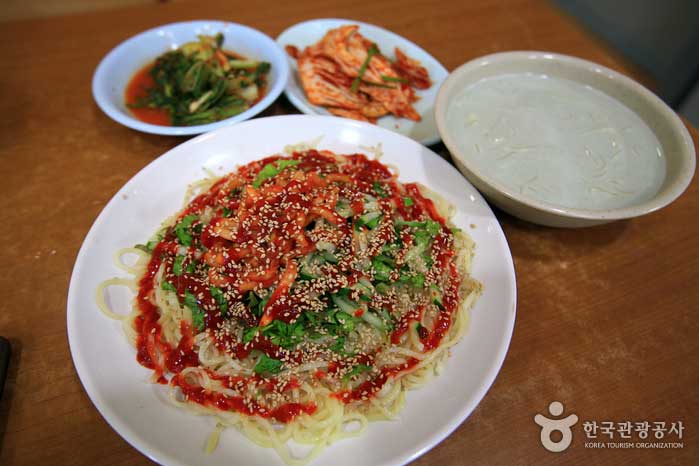 Biyang and Noodles from Oyang Son Kalguksu - Boryeong, Chungnam, Korea (https://codecorea.github.io)