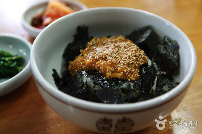 マンゲビビンバは、Zolbok Gukレストランで一緒に提供 - 韓国慶南統営 (https://codecorea.github.io)