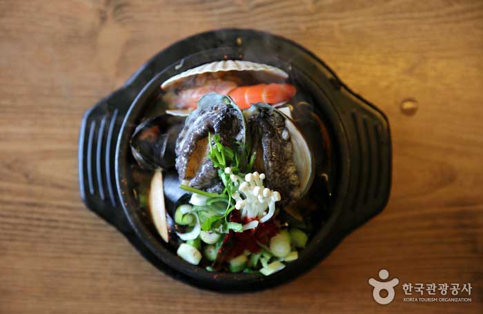 Les fruits de mer frais vont dans le pot ~ - Sokcho-si, Gangwon-do, Corée (https://codecorea.github.io)